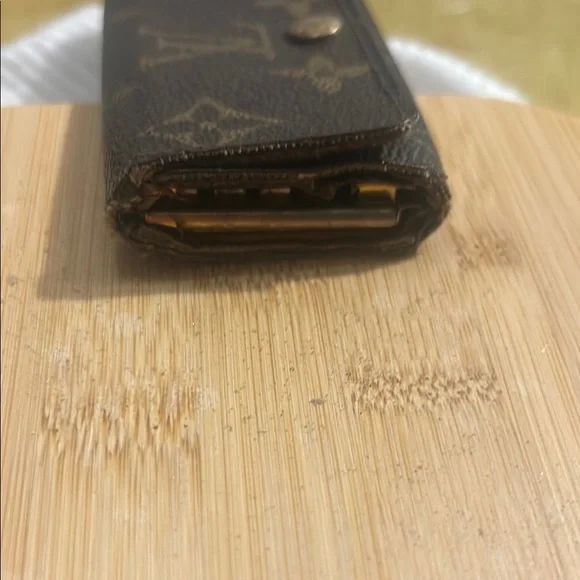 Louis Vuitton Brown and Gold Monogram Key Pouch - Picture 4 of 9